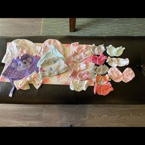 1 baby receiving blankets, mittens, hats by carter, Sz 6M for hats, mittens Sz 3
